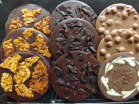 Schokolade mit Nüssen - Chocolate Manufacture - Flums